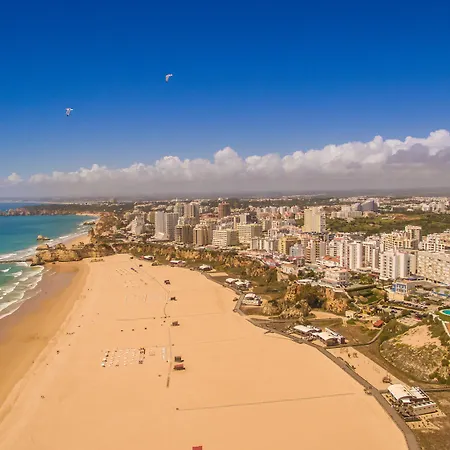 Rr Da Rocha Hotel